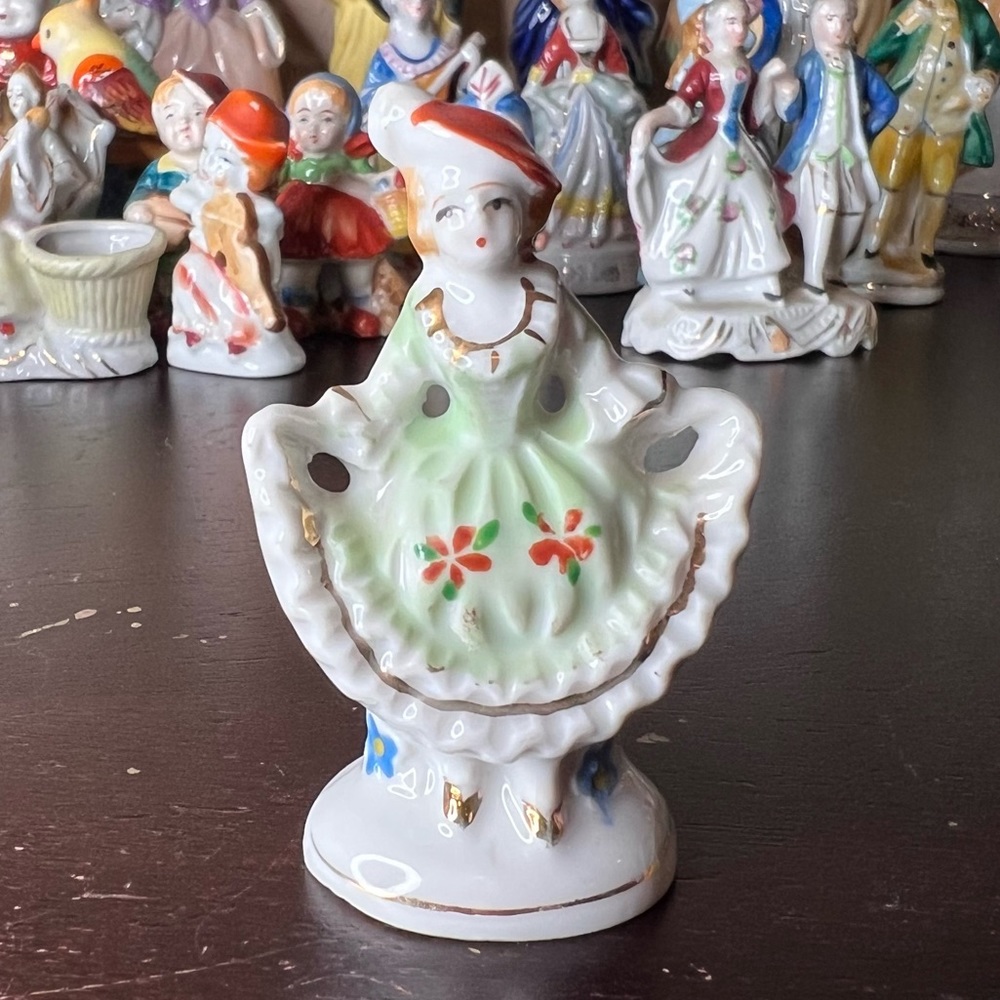 Vintage 1940’s Made in Occupied Japan Colonial Lady, Curtsy, Kawaii Collectibles